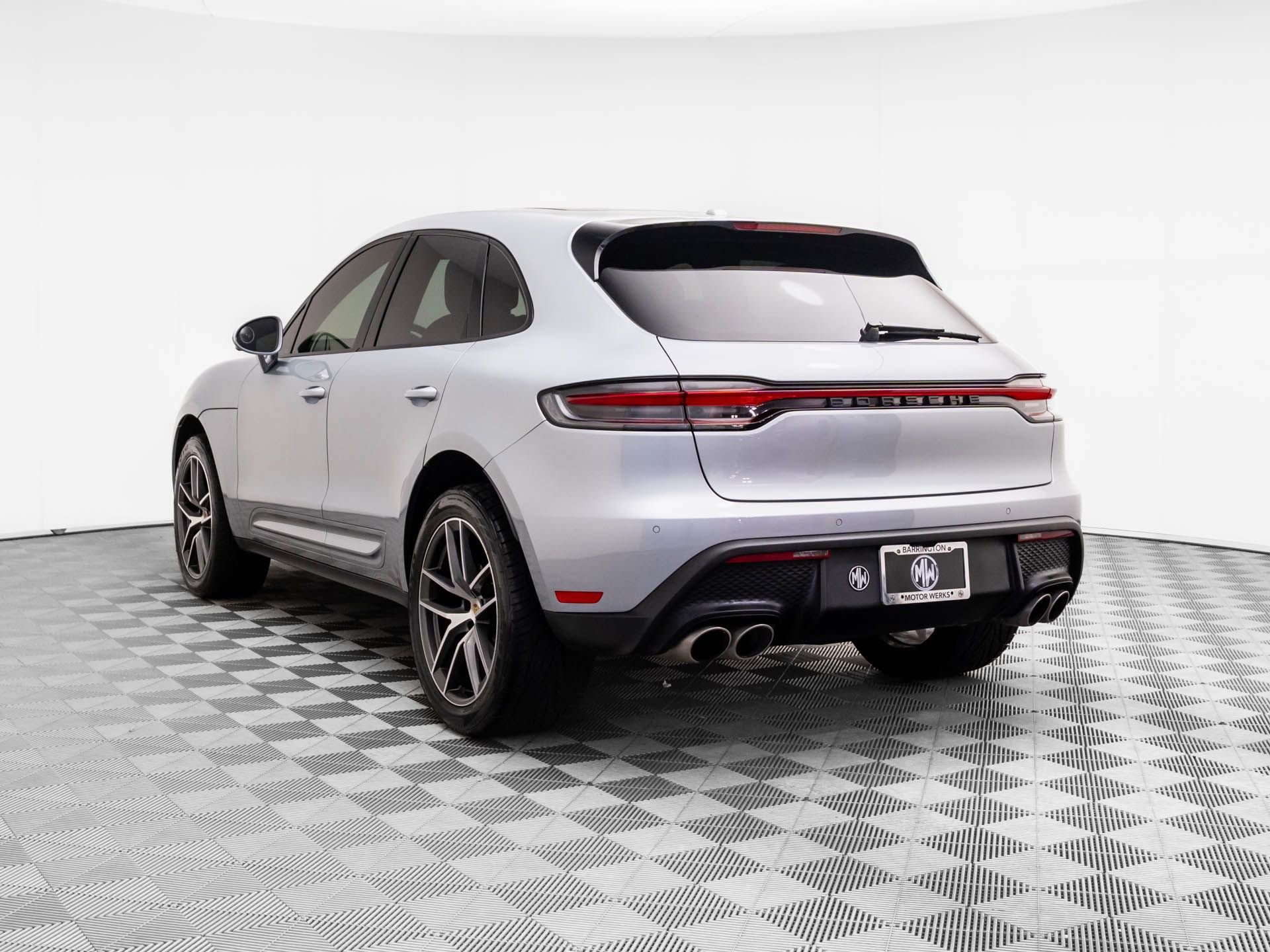 Used 2022 Porsche Macan S w/ Premium Package image 3