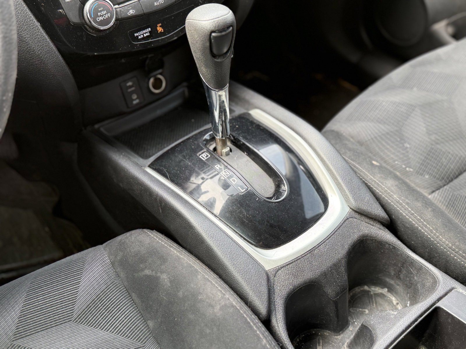 Used 2014 Nissan Rogue SV image 17