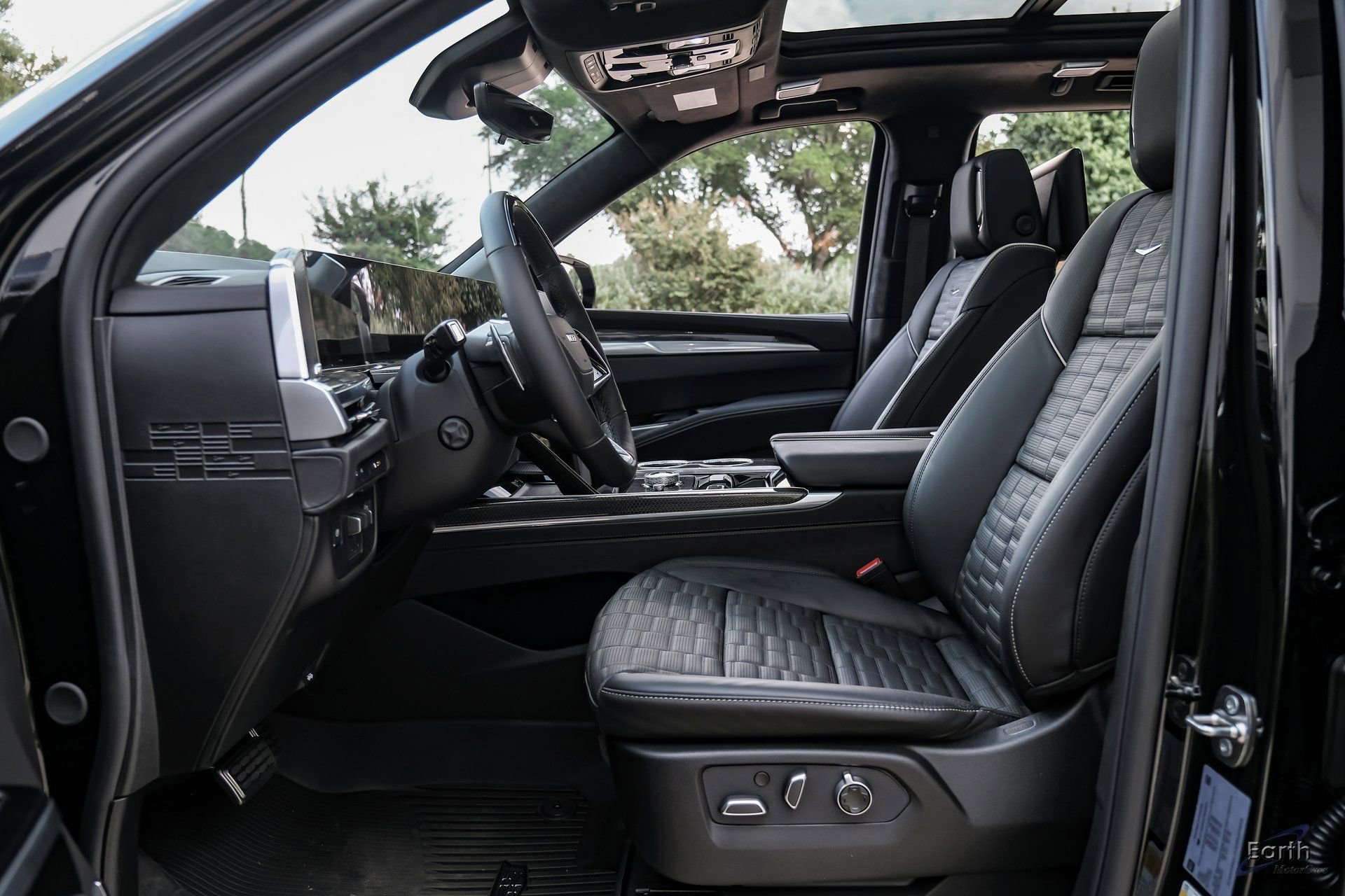 Used 2026 Cadillac Escalade V w/ LPO, Floor Liner Package image 34