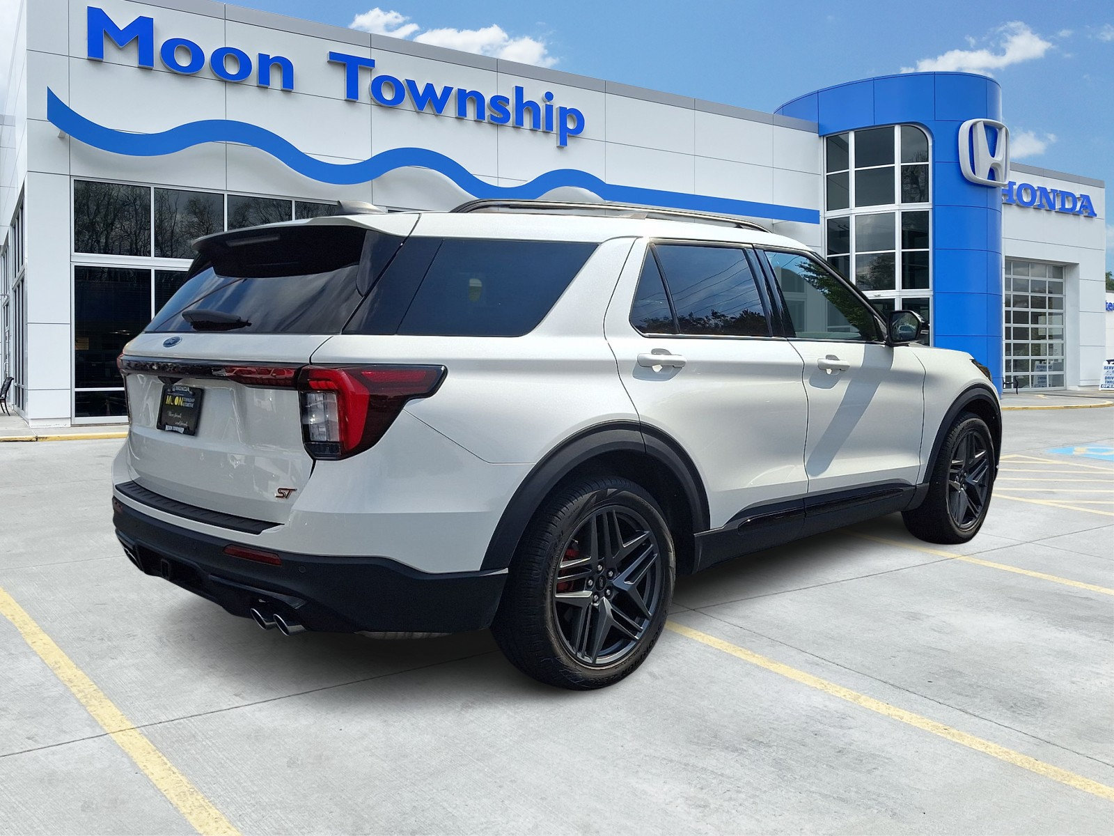 Used 2025 Ford Explorer ST AWD/4WD image 6