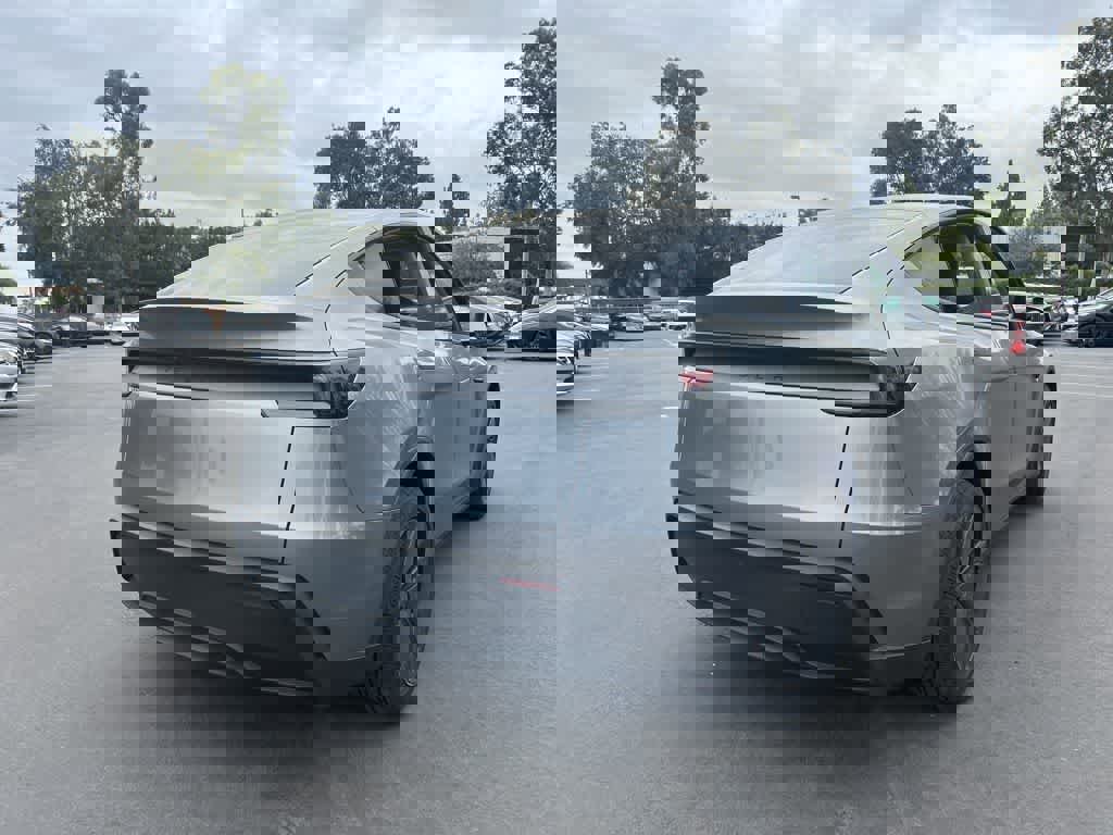 Used 2026 Tesla Model Y 2WD image 3