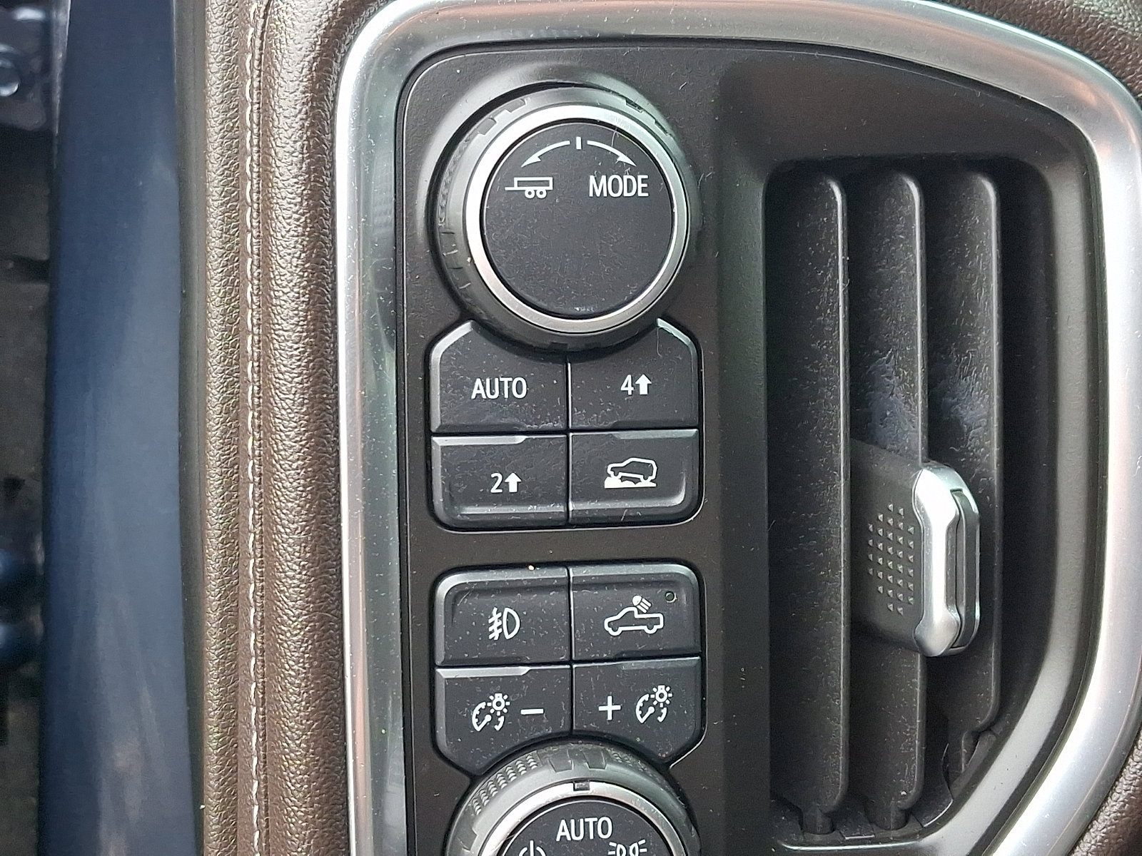 Used 2021 Chevrolet Silverado 1500 LTZ w/ Technology Package AWD/4WD image 28