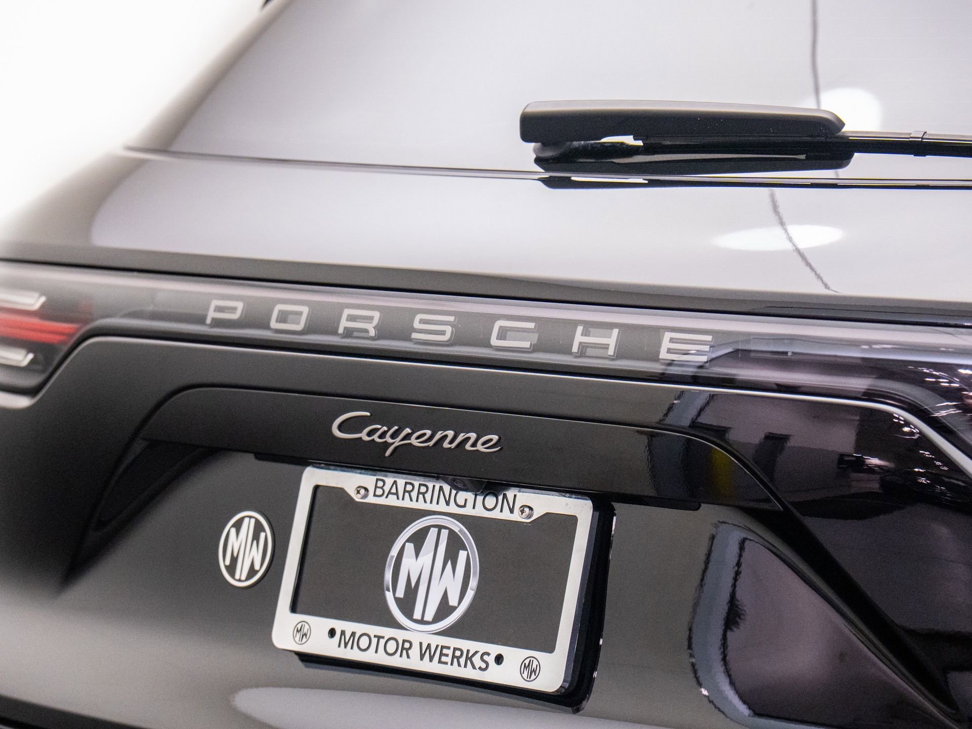 Certified 2023 Porsche Cayenne Platinum Edition image 33