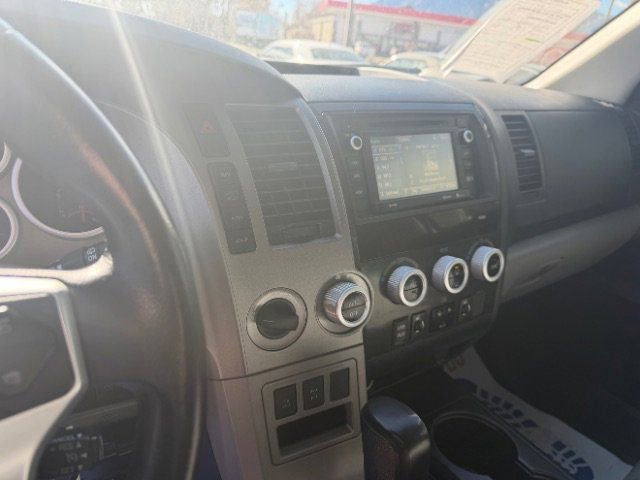 Used 2017 Toyota Sequoia SR5 w/ Premium Package AWD/4WD image 27