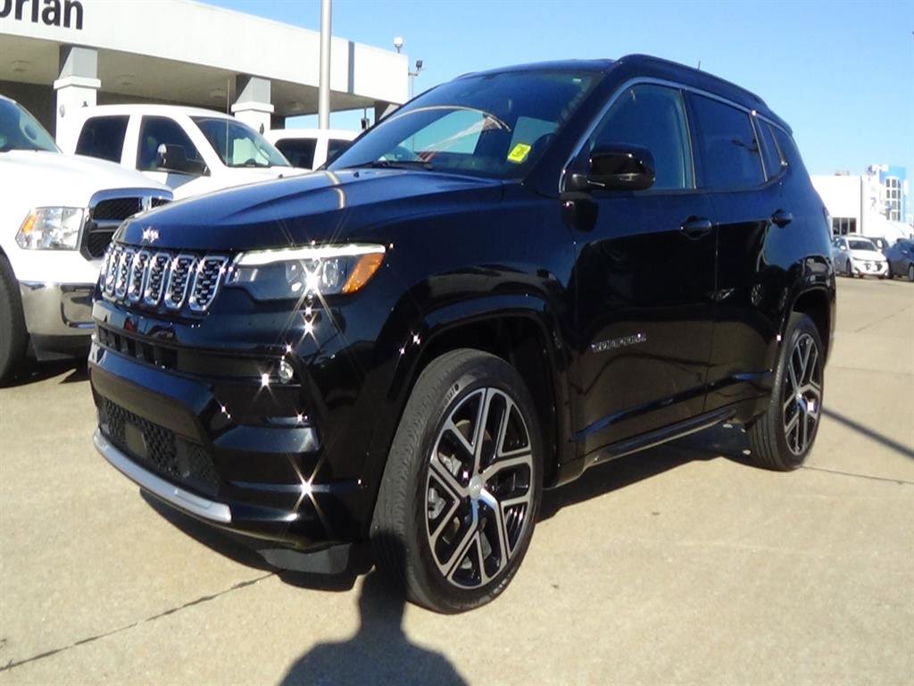 Used 2024 Jeep Compass Limited w/ Elite Group image 2