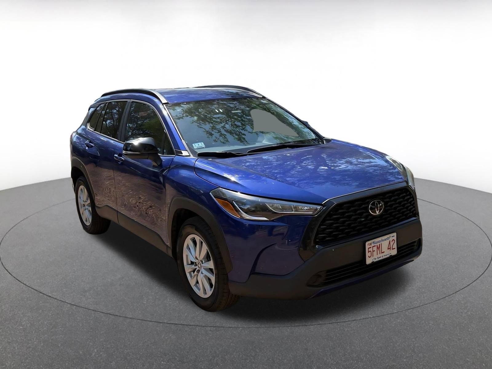 Used 2025 Toyota Corolla Cross LE video 1