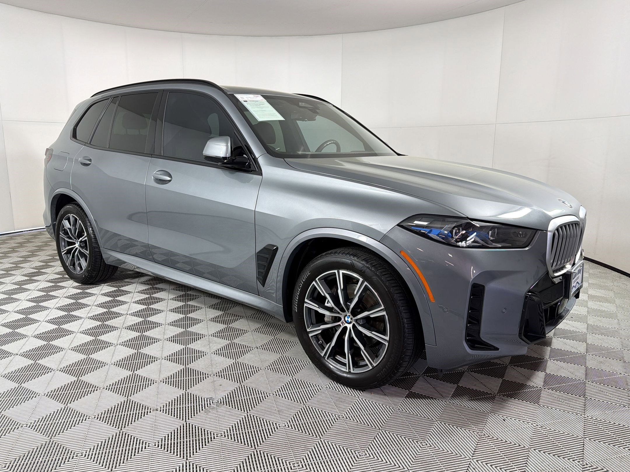Used 2024 BMW X5 xDrive40i w/ M Sport Package image 7