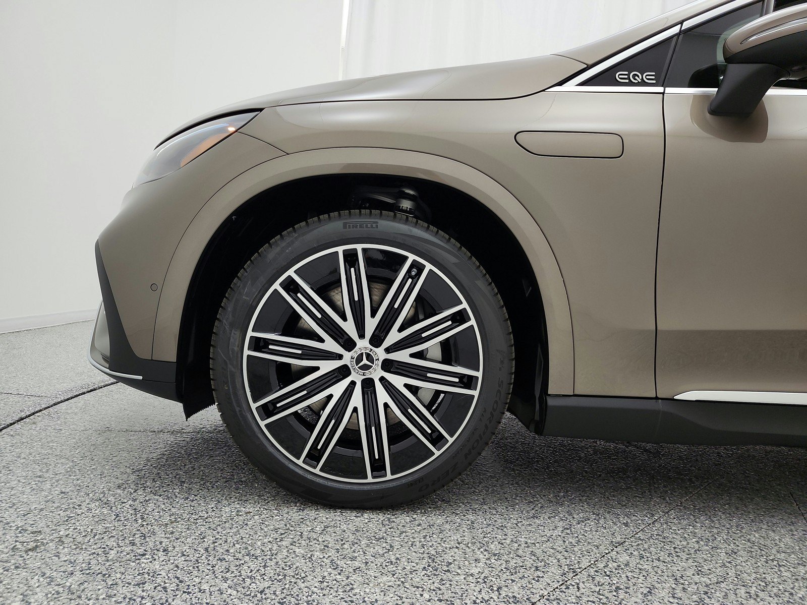 New 2027 Mercedes-Benz EQE 320+ SUV image 12