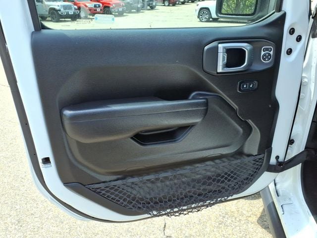 Used 2024 Jeep Gladiator Mojave AWD/4WD image 17