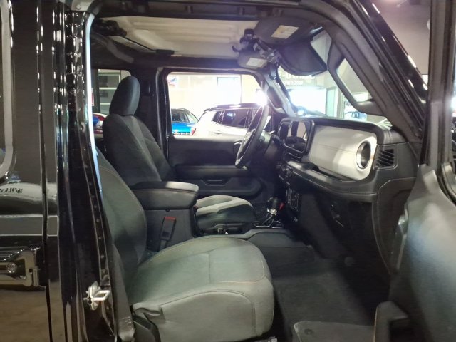Used 2026 Jeep Wrangler Unlimited Sahara AWD/4WD image 21
