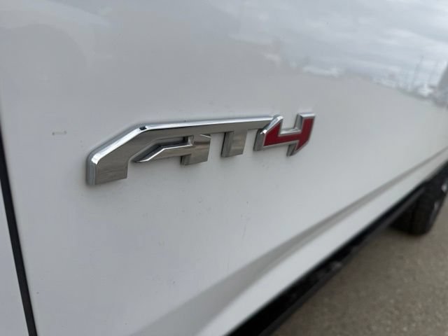 Used 2025 GMC Yukon AT4 w/ AT4 Premium Package AWD/4WD image 10