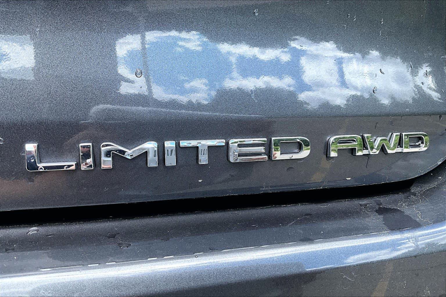 Used 2025 Toyota Highlander Limited AWD/4WD image 10