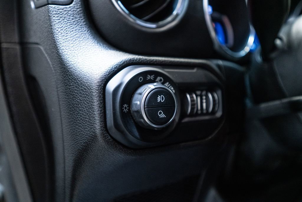 Used 2021 Jeep Gladiator Overland w/ Popular Equipment Package image 24