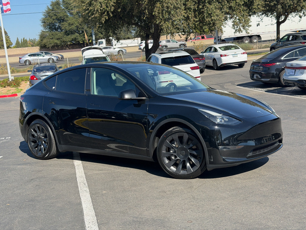 Used 2023 Tesla Model Y Long Range AWD/4WD image 3