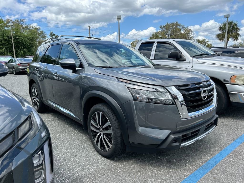 Used 2024 Nissan Pathfinder Platinum image 6