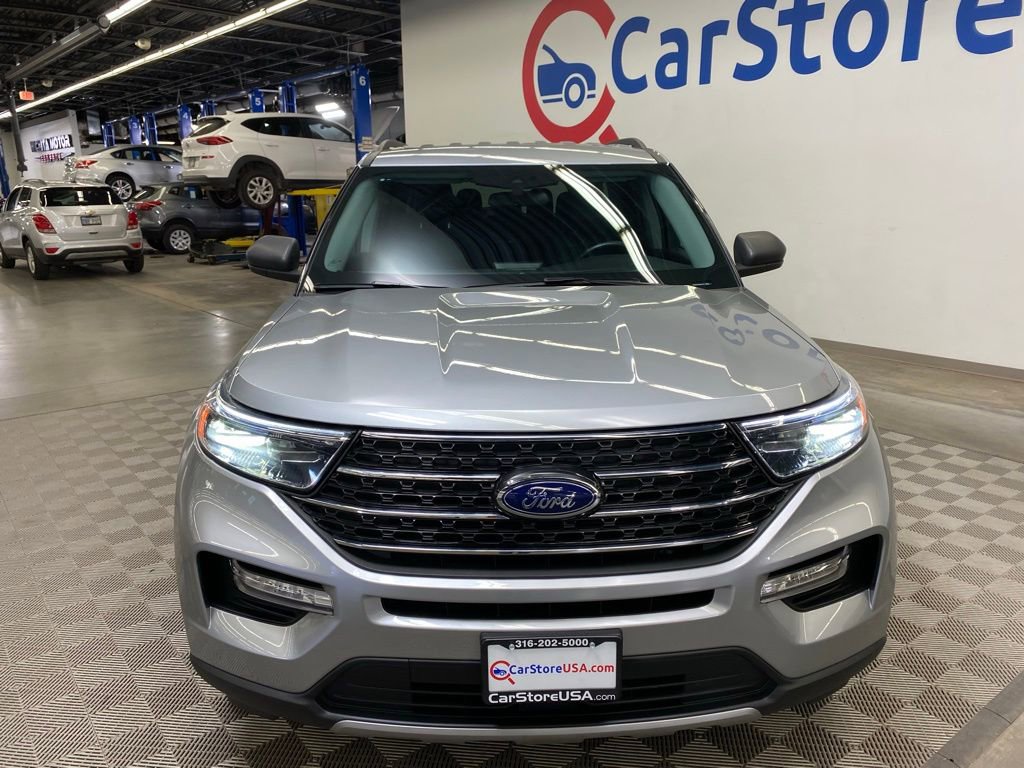 Used 2023 Ford Explorer XLT w/ Equipment Group 202A image 5
