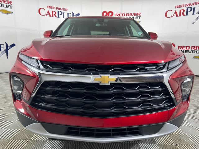 Used 2025 Chevrolet Blazer LT AWD/4WD image 2