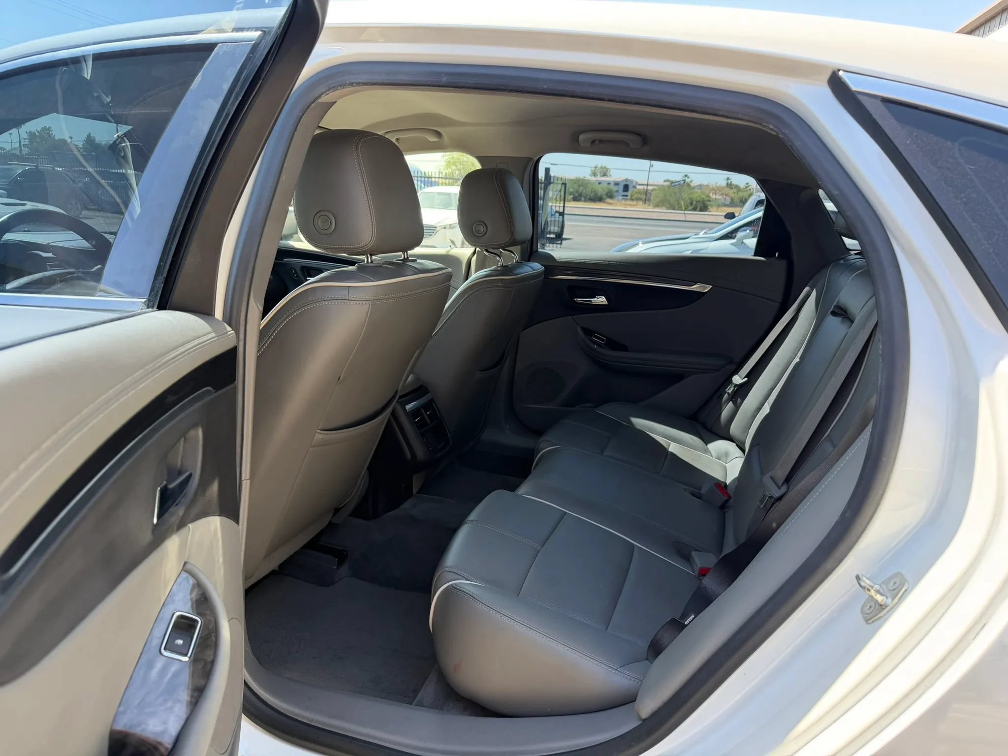 Used 2015 Chevrolet Impala LTZ FWD image 22