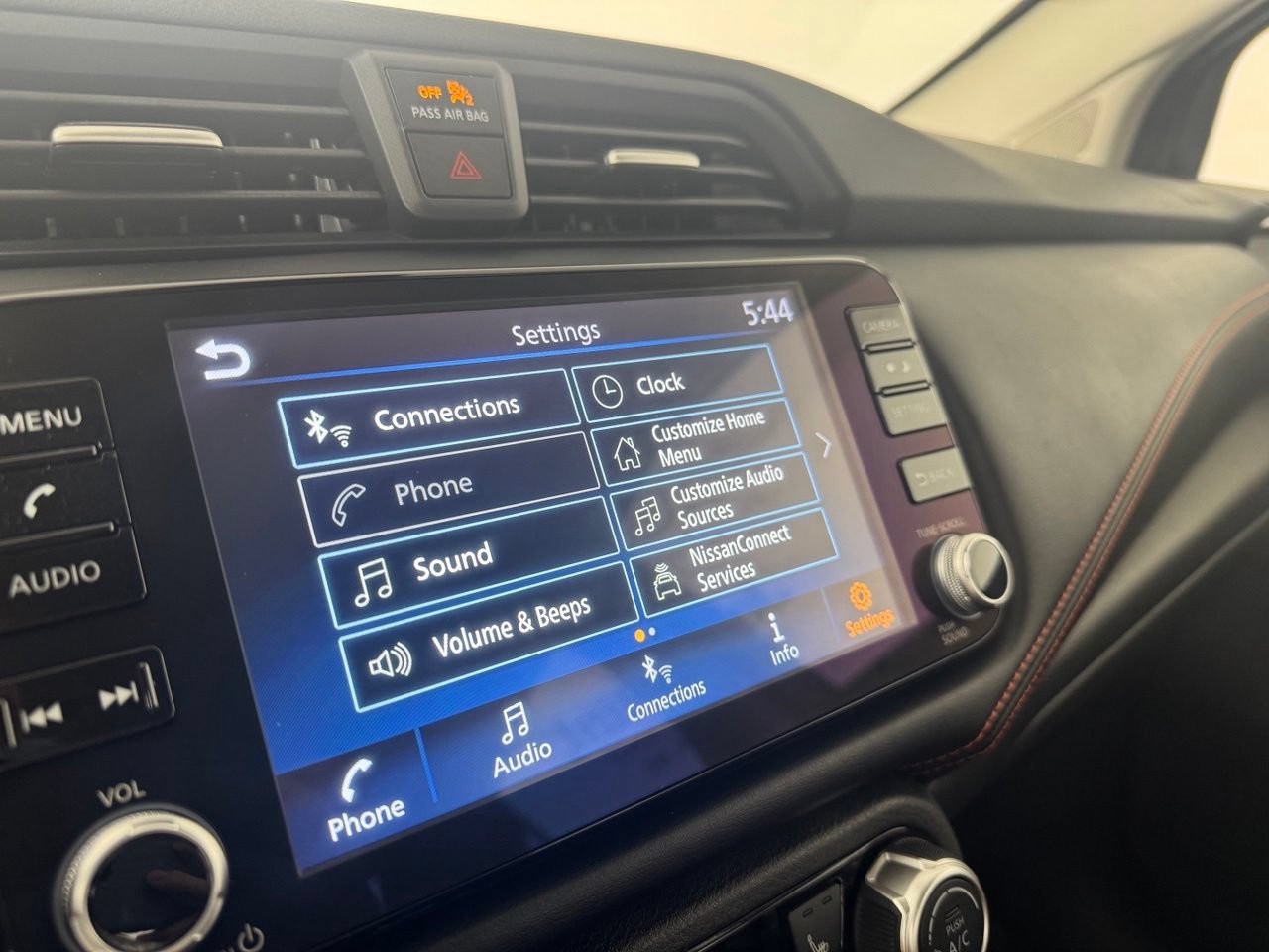 Used 2025 Nissan Versa SR FWD image 22