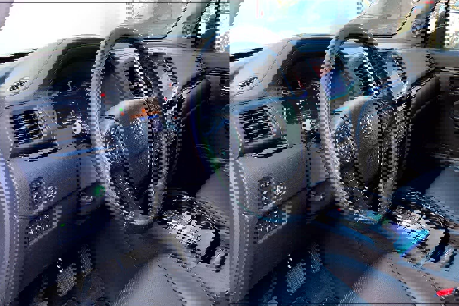 Used 2018 Honda Pilot Elite image 3