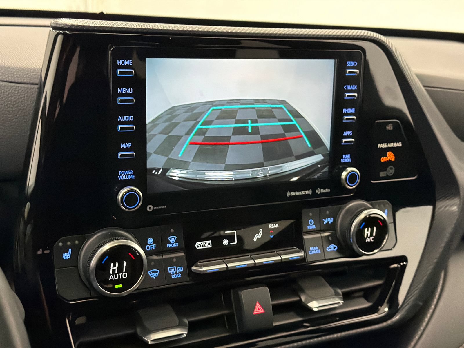 Used 2022 Toyota Highlander XSE AWD/4WD image 28