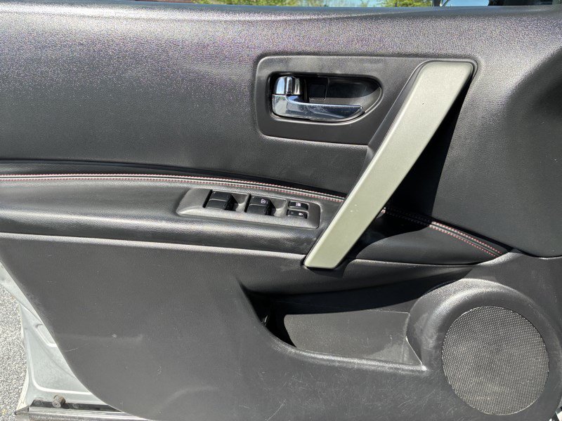 Used 2013 Nissan Rogue SL AWD/4WD image 9