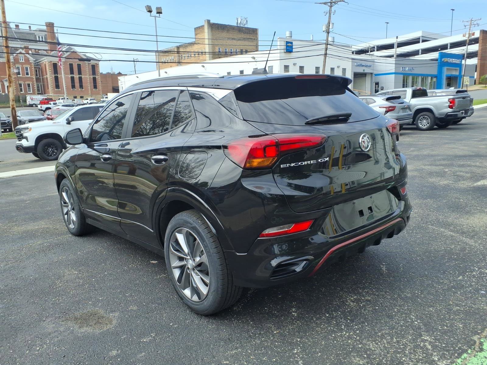 Certified 2022 Buick Encore GX Preferred w/ Sport Touring Package FWD image 7