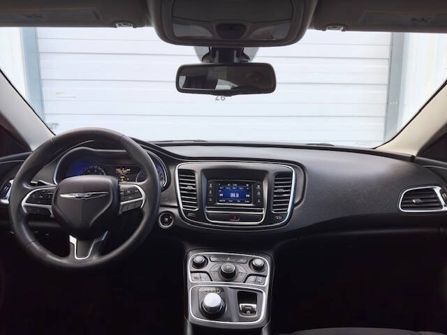 Used 2015 Chrysler 200 Limited FWD image 12