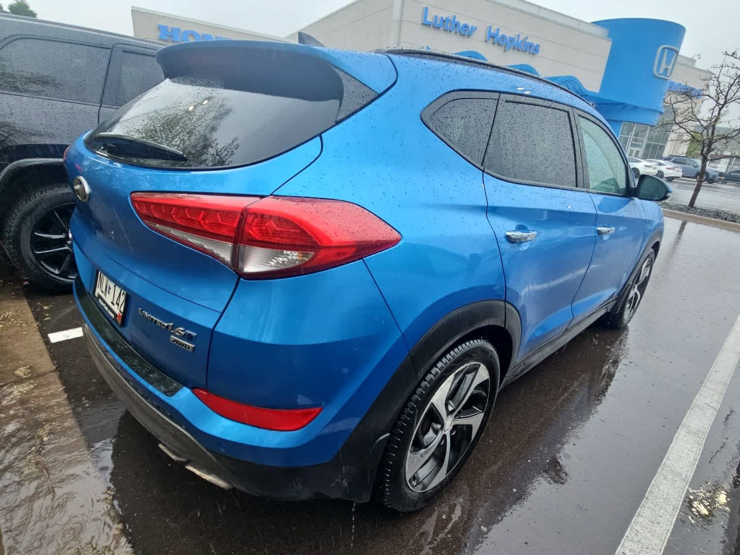 Used 2016 Hyundai Tucson Limited w/ Option Group 03 AWD/4WD image 3