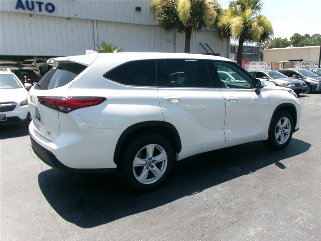 Used 2020 Toyota Highlander L image 2