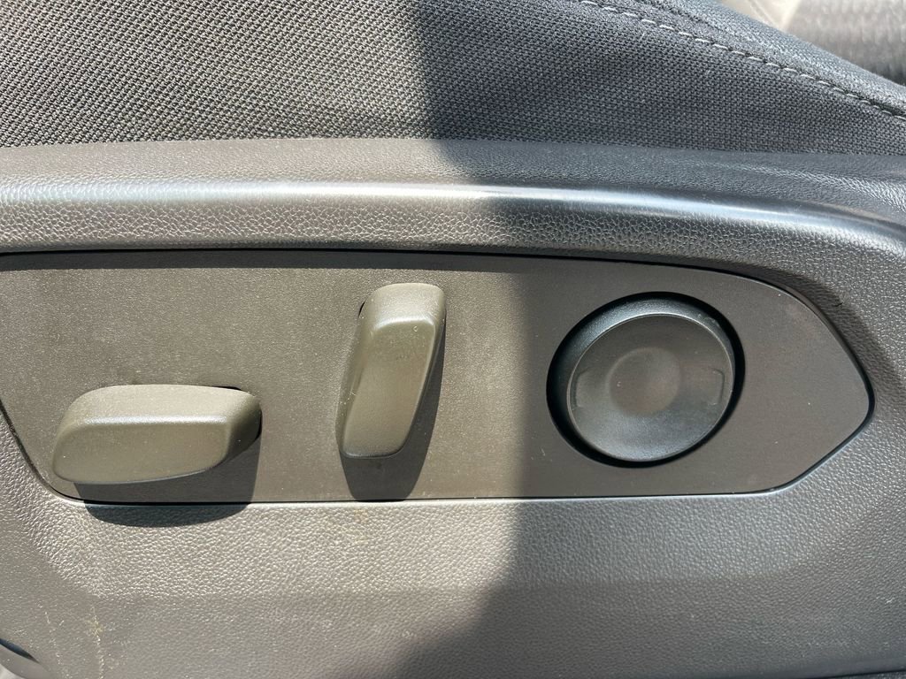 Used 2023 Chevrolet Silverado 1500 LT image 10