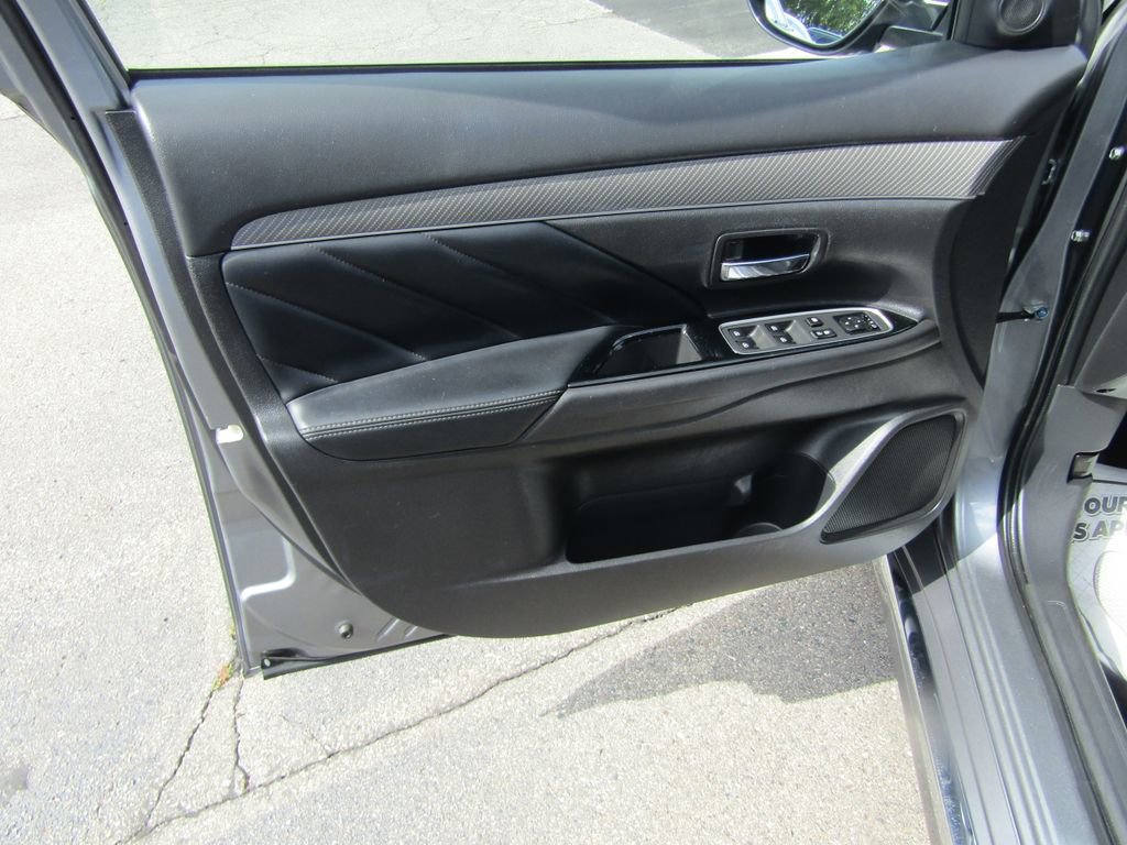 Used 2022 Mitsubishi Outlander SEL image 10