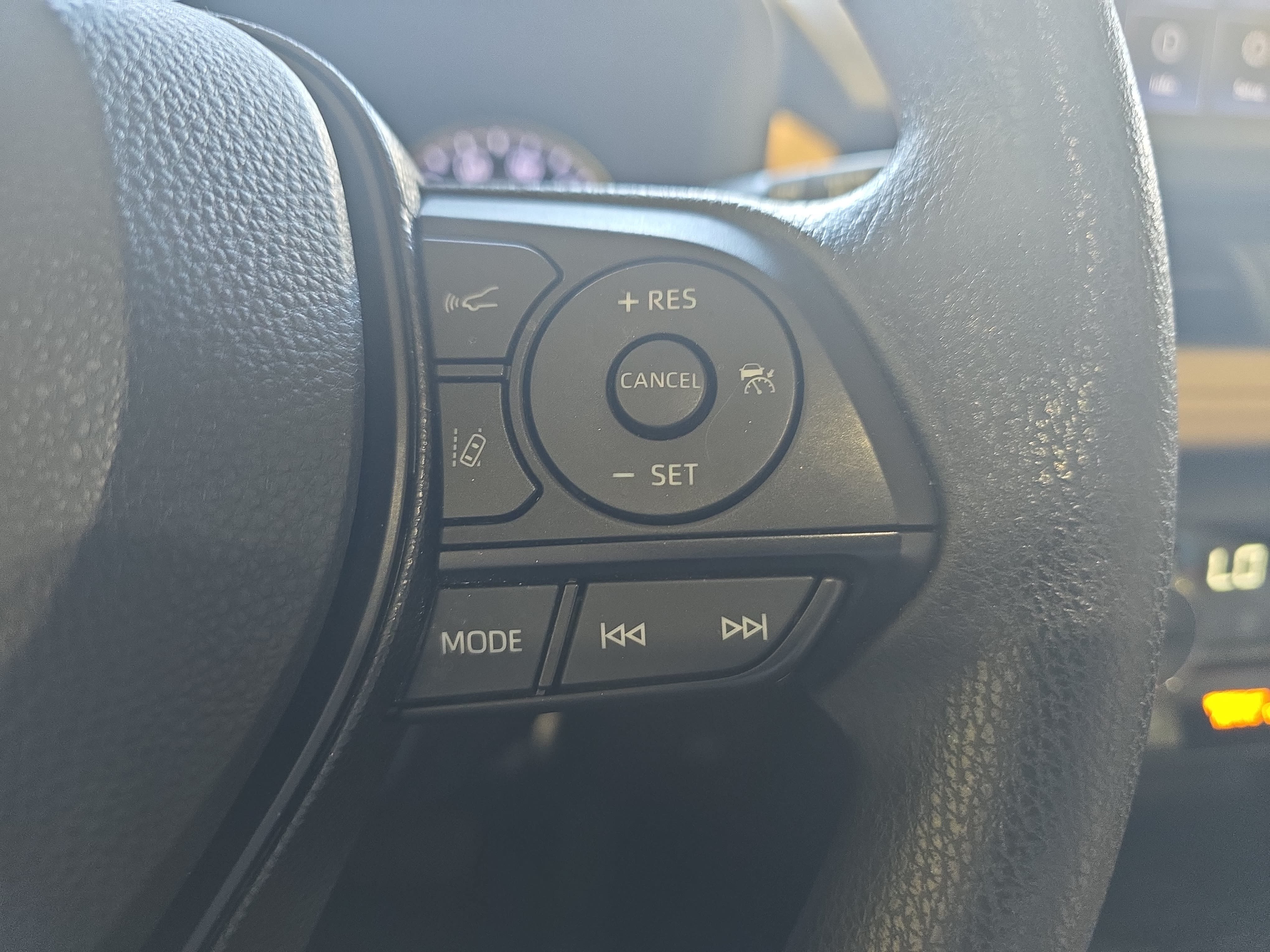 Used 2019 Toyota RAV4 XLE w/ Convenience Package FWD image 19