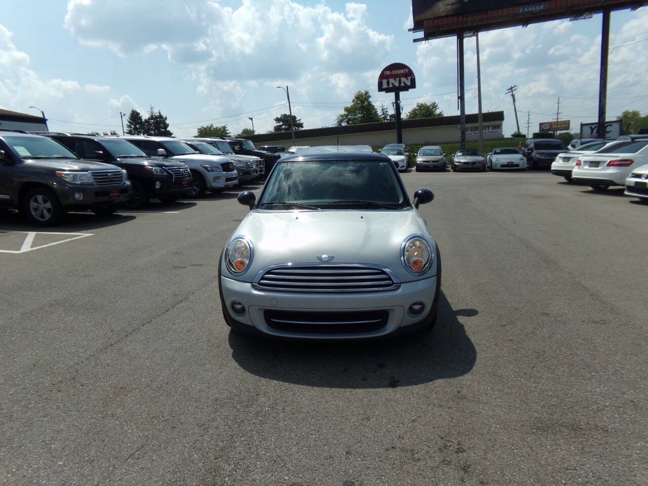 Used 2011 MINI Cooper Hardtop image 2
