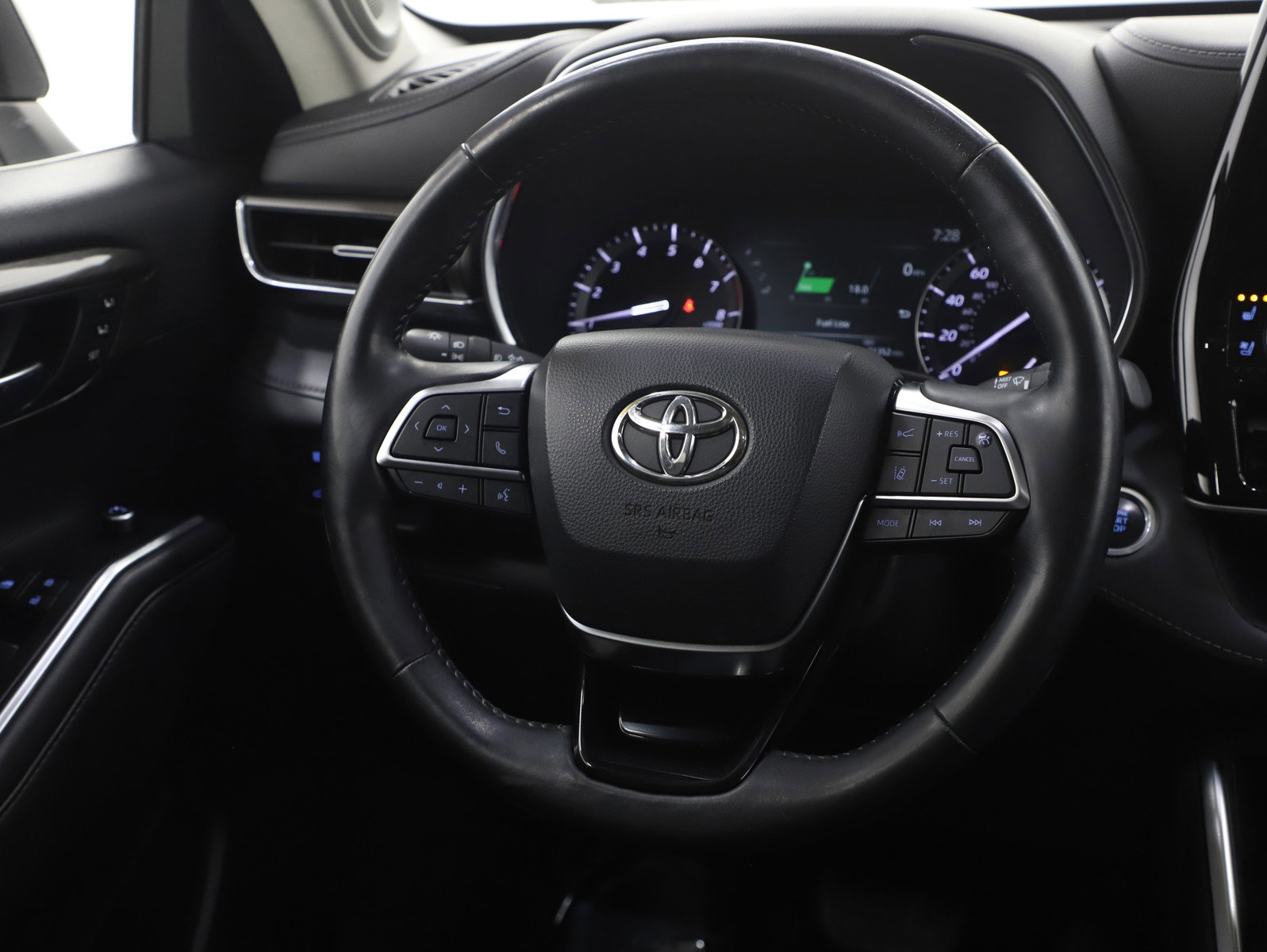 Used 2020 Toyota Highlander Limited image 15