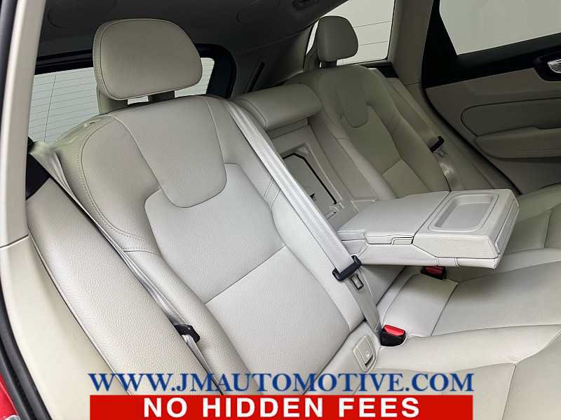 Used 2019 Volvo XC60 T5 Momentum w/ Multimedia Package AWD/4WD image 19