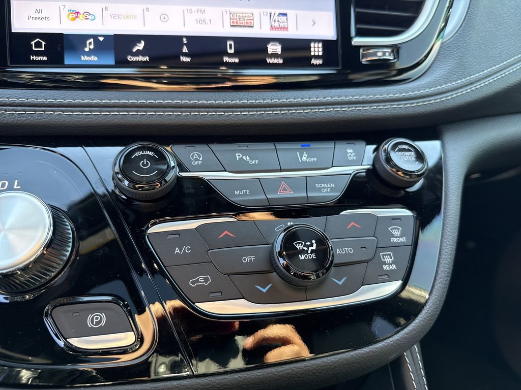 New 2026 Chrysler Pacifica Limited w/ S Appearance Package image 33