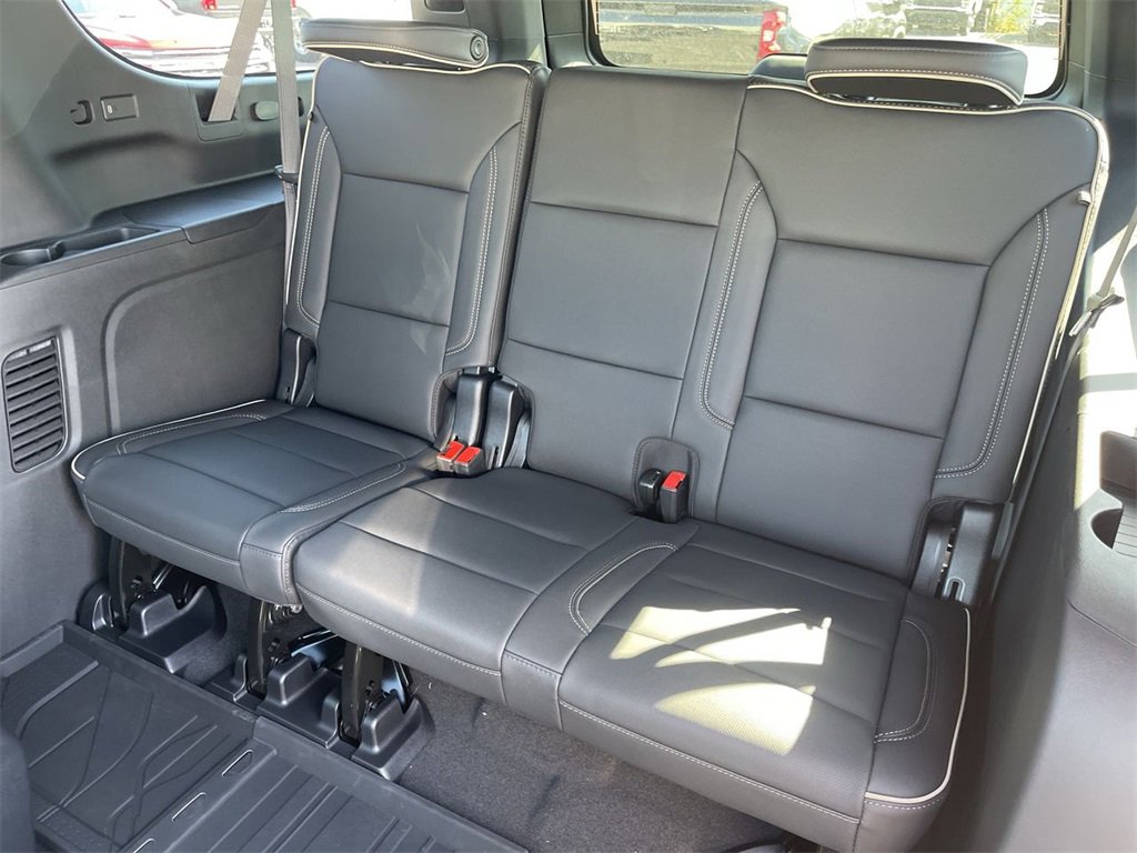 New 2025 Chevrolet Suburban Premier image 24