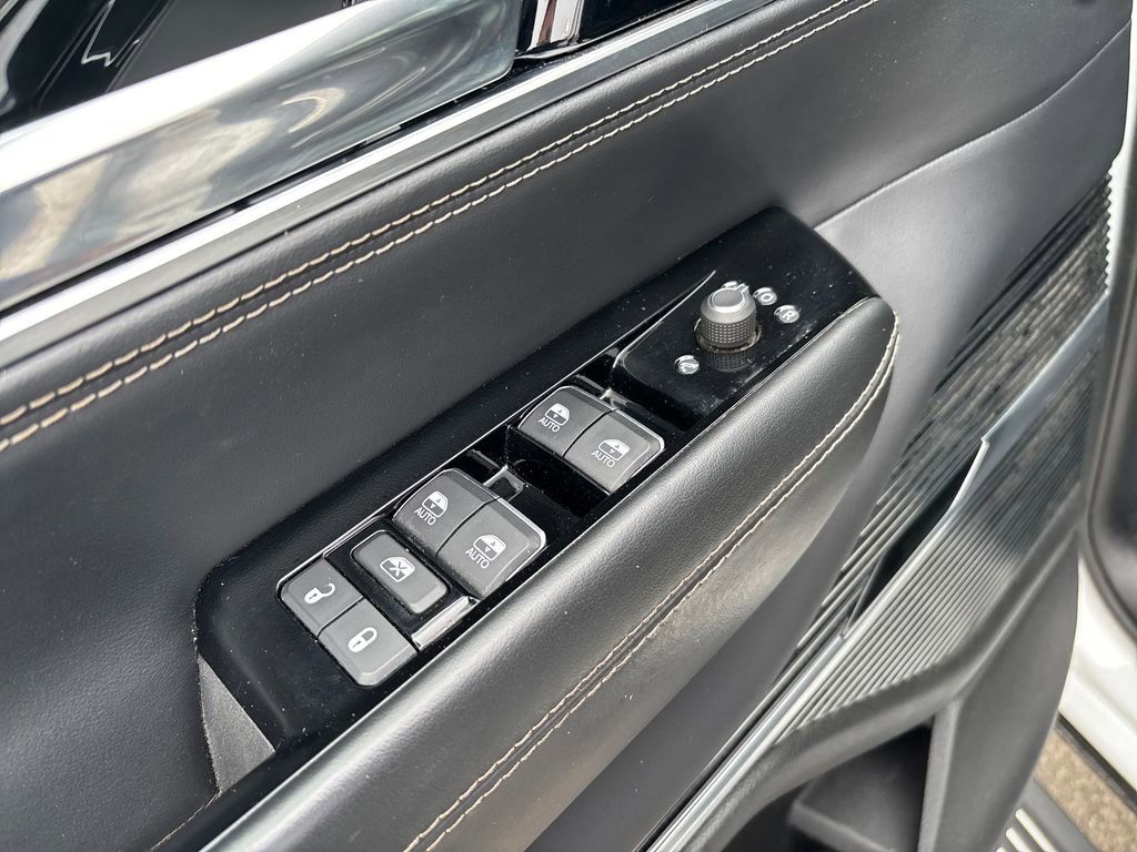 Used 2023 Jeep Grand Wagoneer L 4WD image 11