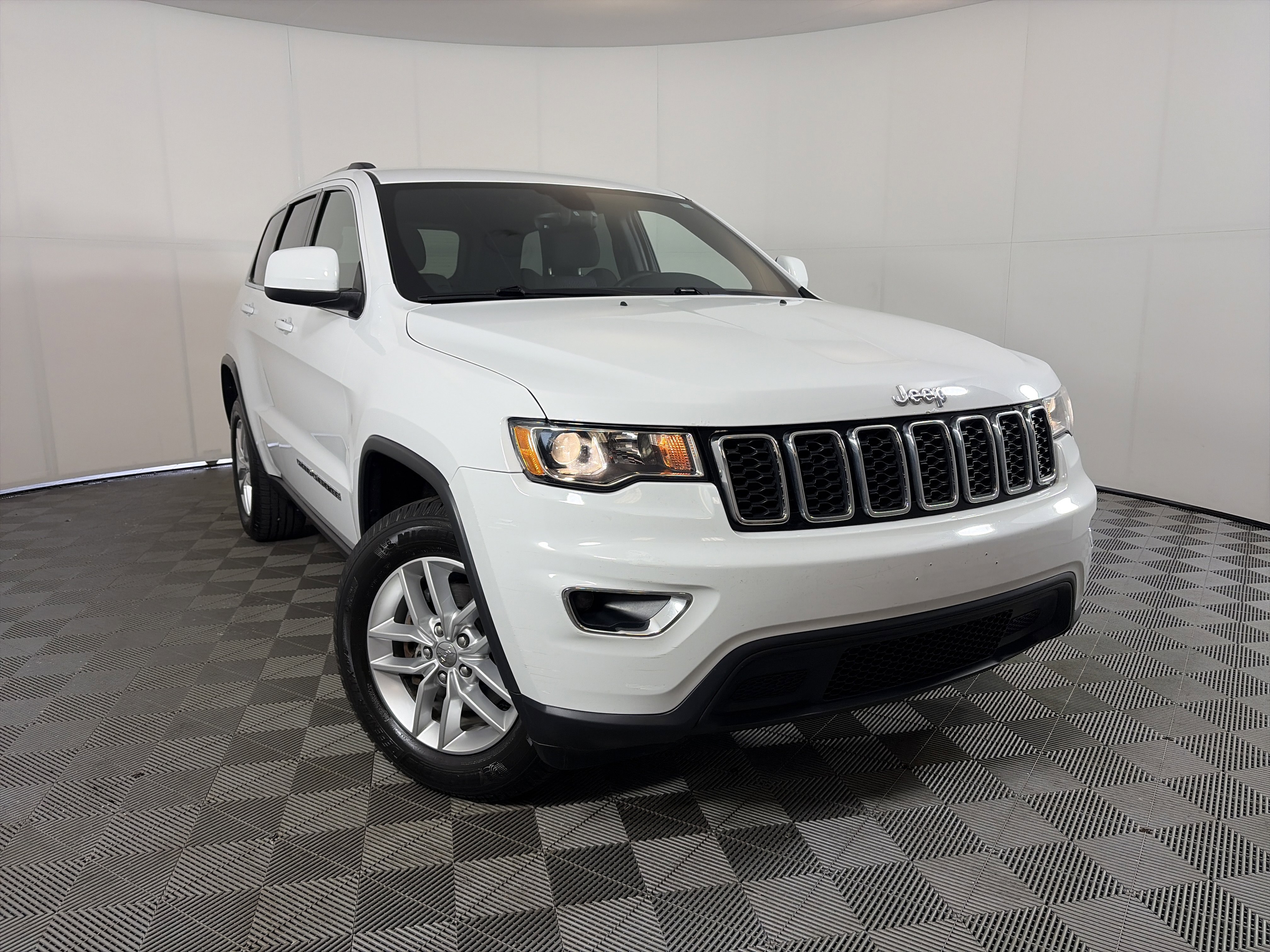Used 2018 Jeep Grand Cherokee Laredo