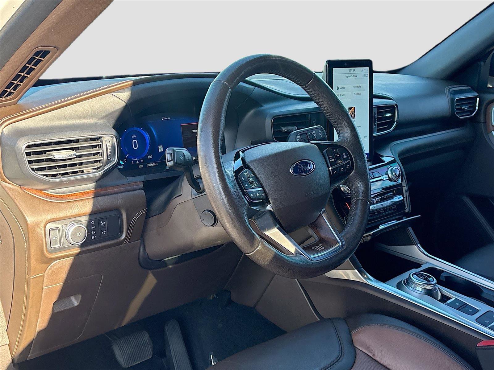 Used 2021 Ford Explorer King Ranch w/ Premium Technology Package RWD image 9