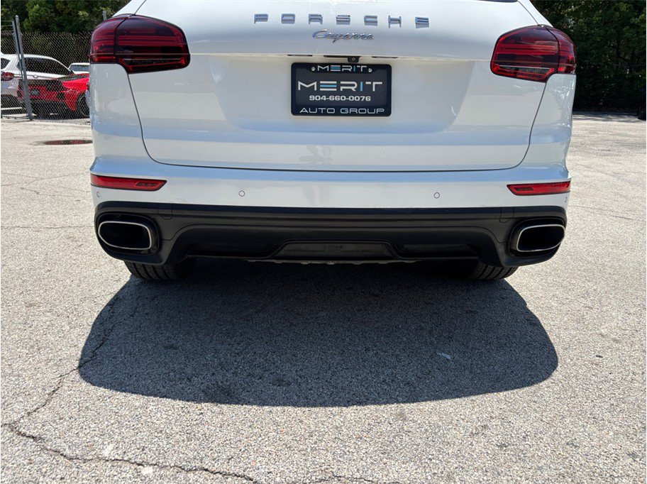 Used 2018 Porsche Cayenne AWD/4WD image 16