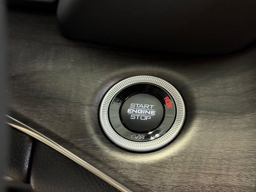 New 2025 Jeep Grand Cherokee Overland w/ Adv Protech Group III image 32