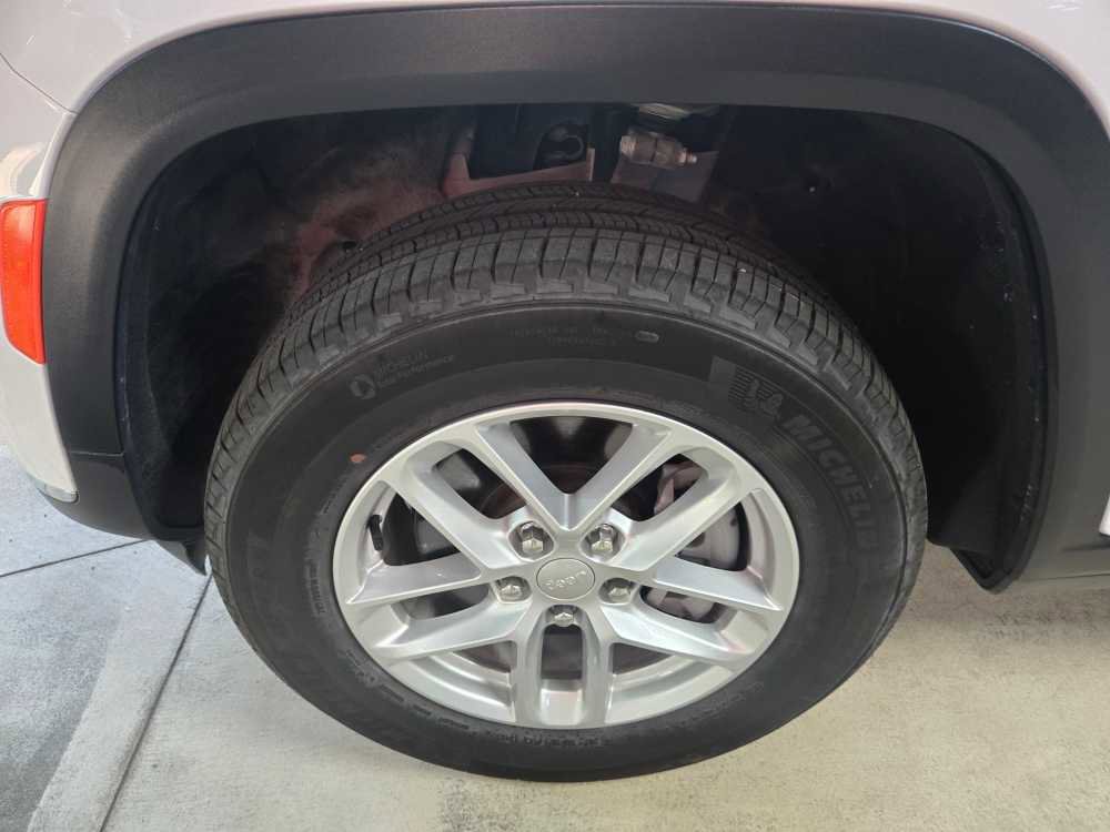 Certified 2023 Jeep Grand Cherokee L Laredo w/ Luxury Tech Group I image 10