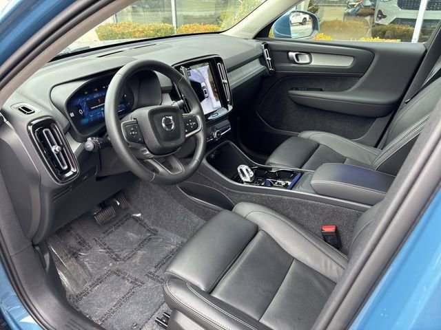 Used 2025 Volvo XC40 B5 Plus AWD/4WD image 18