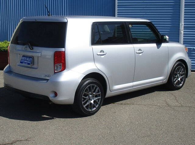 Used 2015 Scion xB FWD image 3