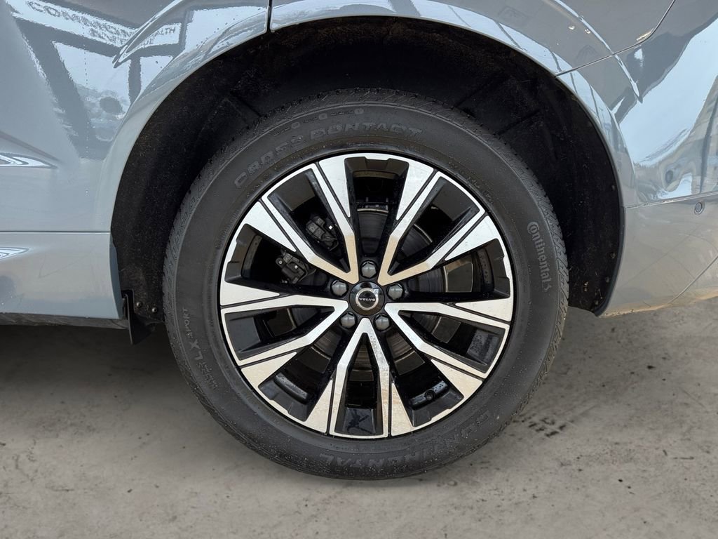 Certified 2023 Volvo XC60 B5 Plus w/ Climate Package image 9