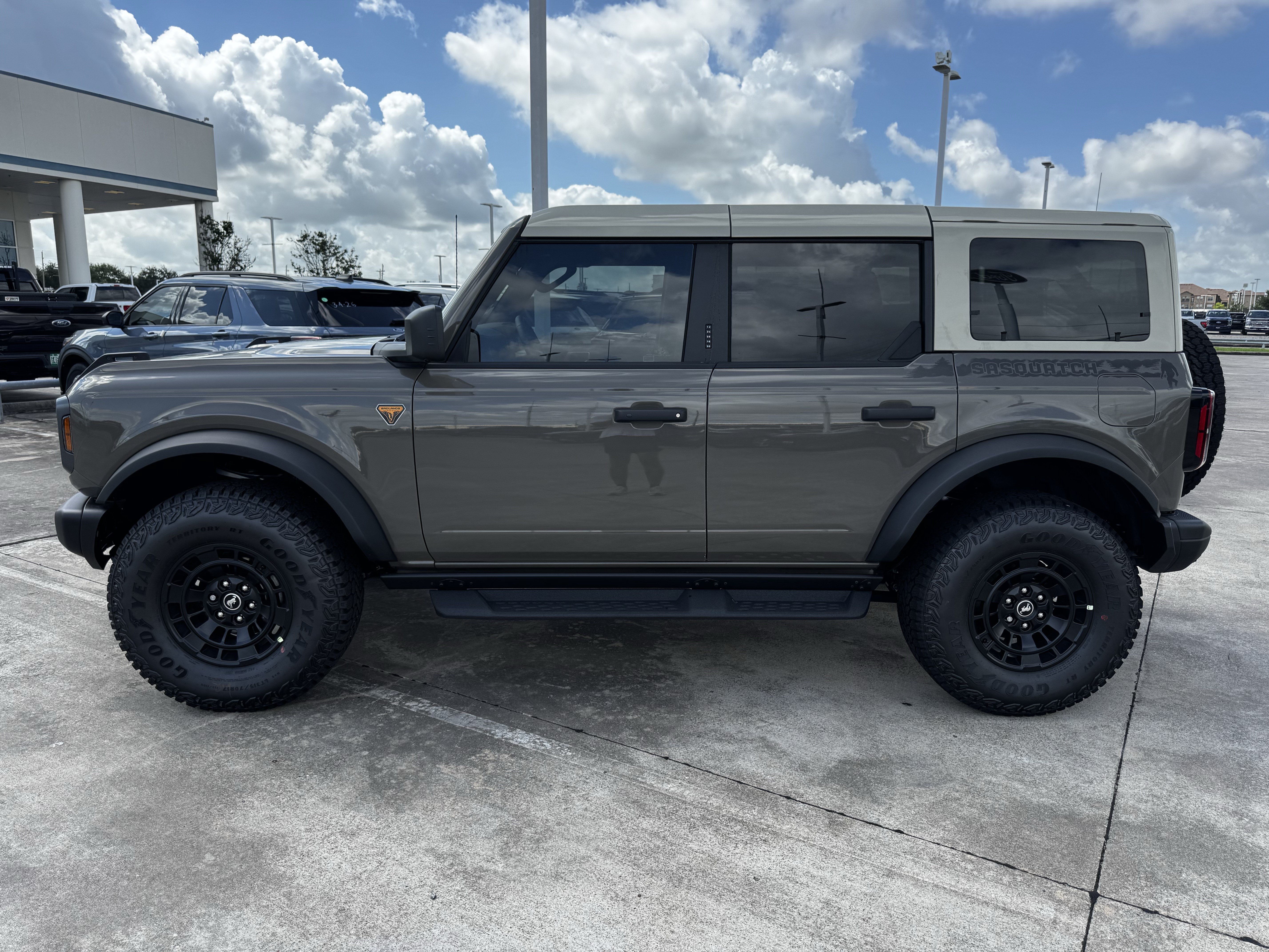 New 2026 Ford Bronco Badlands AWD/4WD image 7