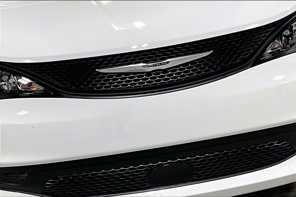 New 2026 Chrysler Voyager LX image 29