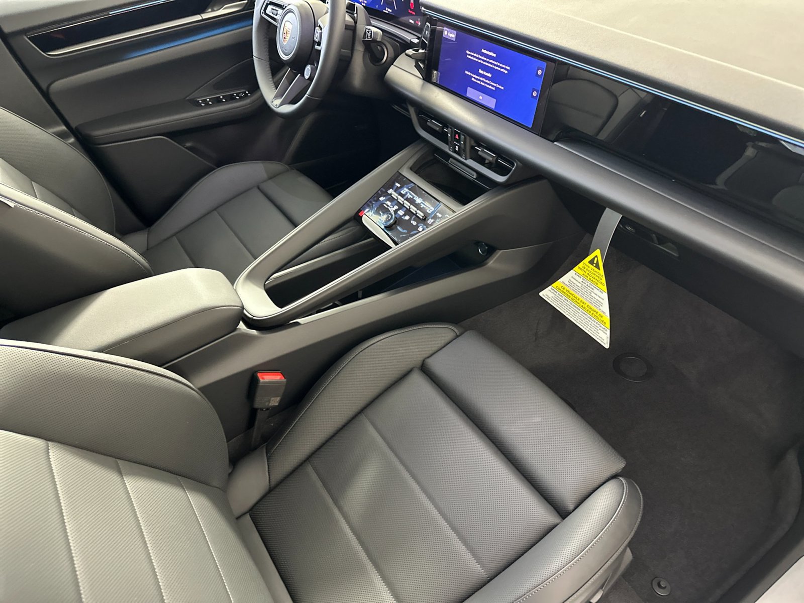 New 2026 Porsche Macan Electric RWD image 18